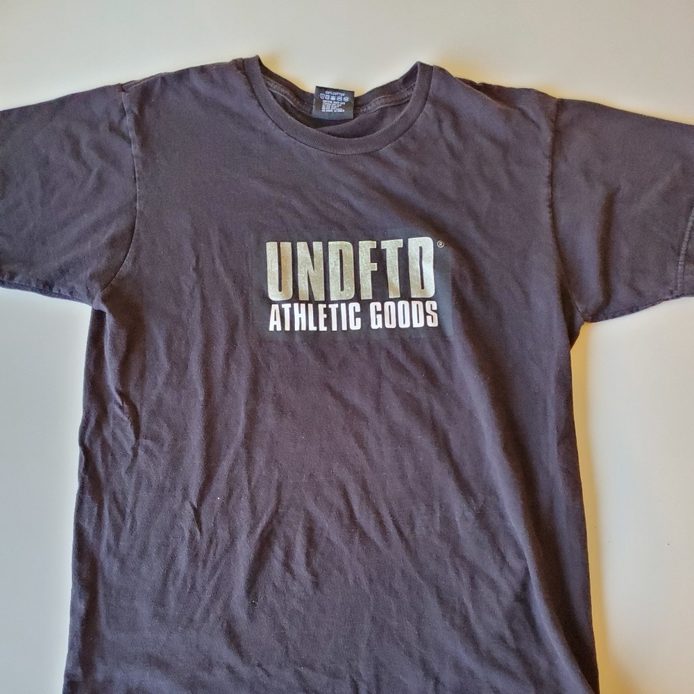UNDEFEATED Black T-shirt